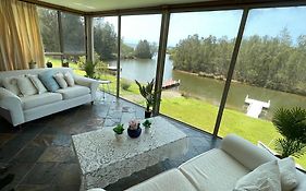 Basinwaterstays Waterfront Jetty - Share Home - Brm1 Queenbed Room - Private Bathroom In Brm1 Room - See Profile & Photos